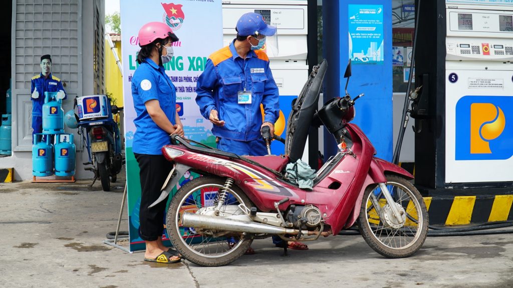 Thừa Thiên - Huế cấp 2000 lít xăng miễn phí cho thanh niên chống dịch