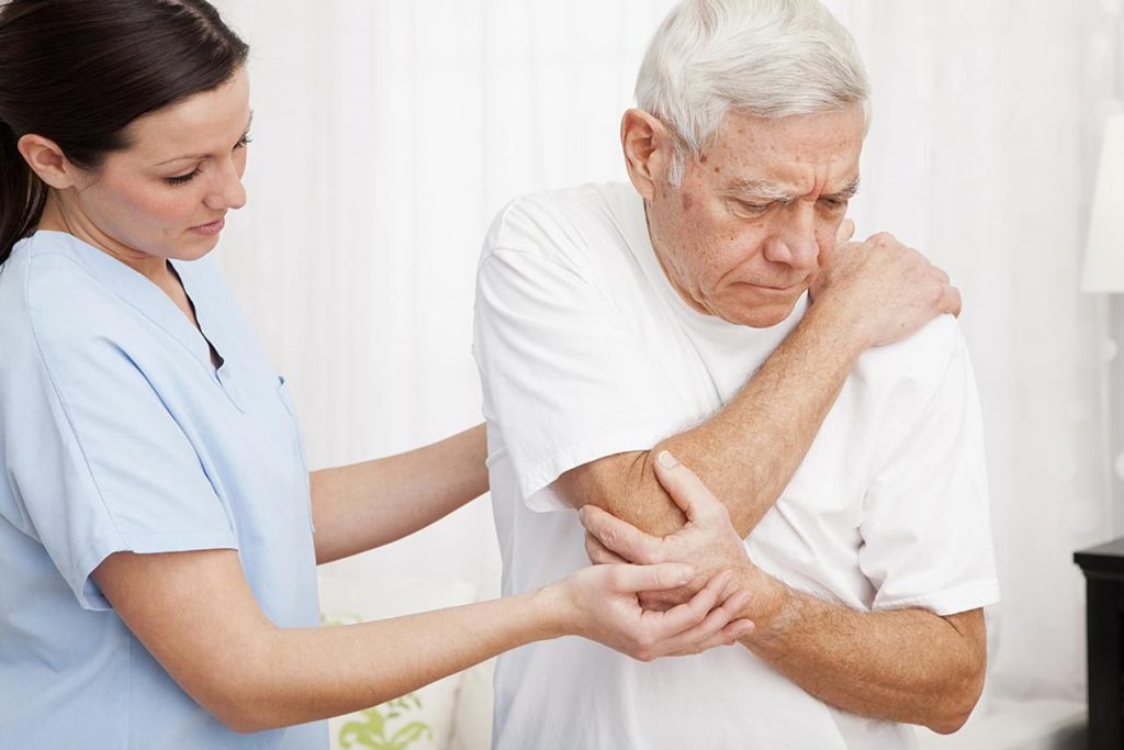 Biện pháp giúp phòng tránh bệnh xương khớp ở người cao tuổi